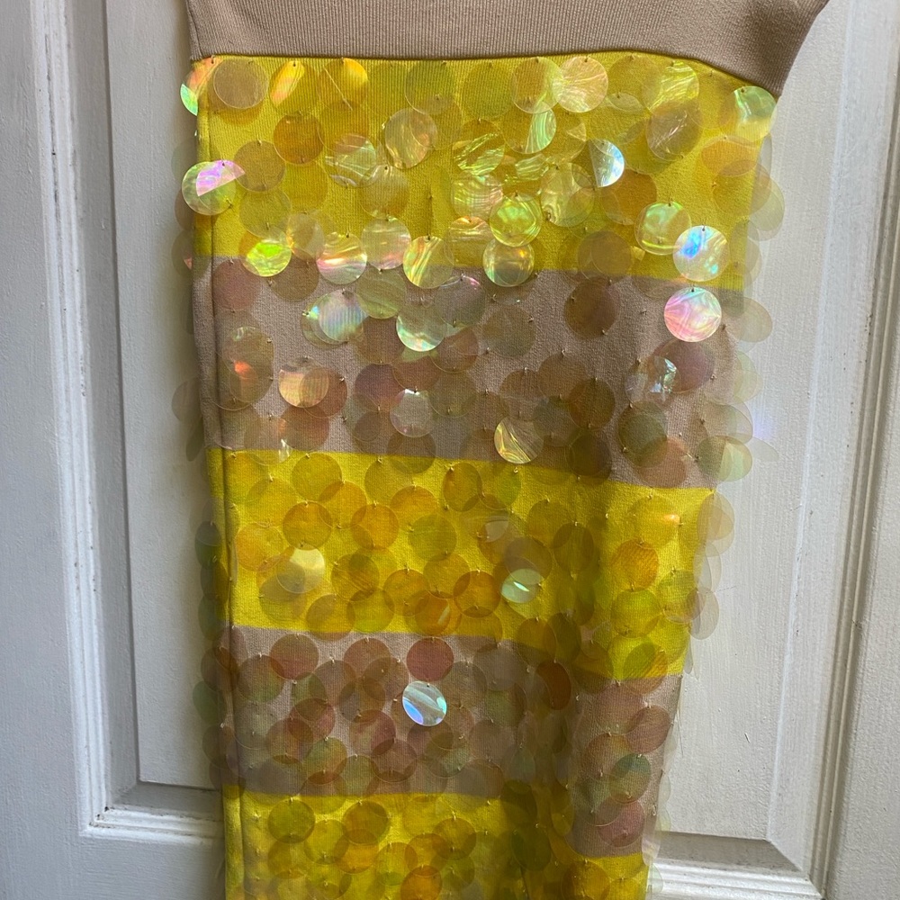 Juicy Couture Flaxen grapefruit Strp Pencil Skirt 
Size Small